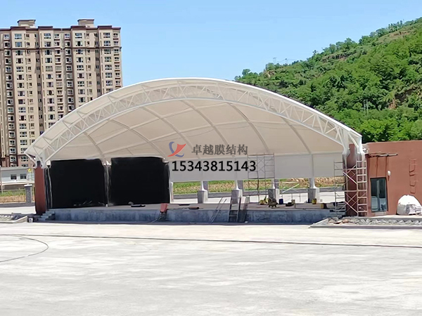 舞臺(tái)建筑采用膜結(jié)構(gòu)的原因？